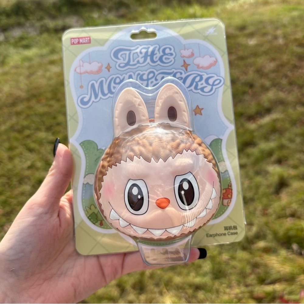 LABUBU Originals-Brown Silicone
Earphone Bag